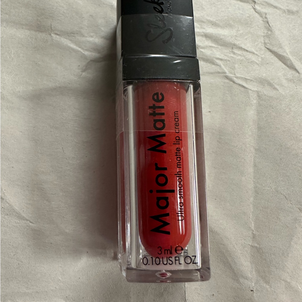 NEW Sleek MakeUP Major Matte Lip Cream-Rioja Red